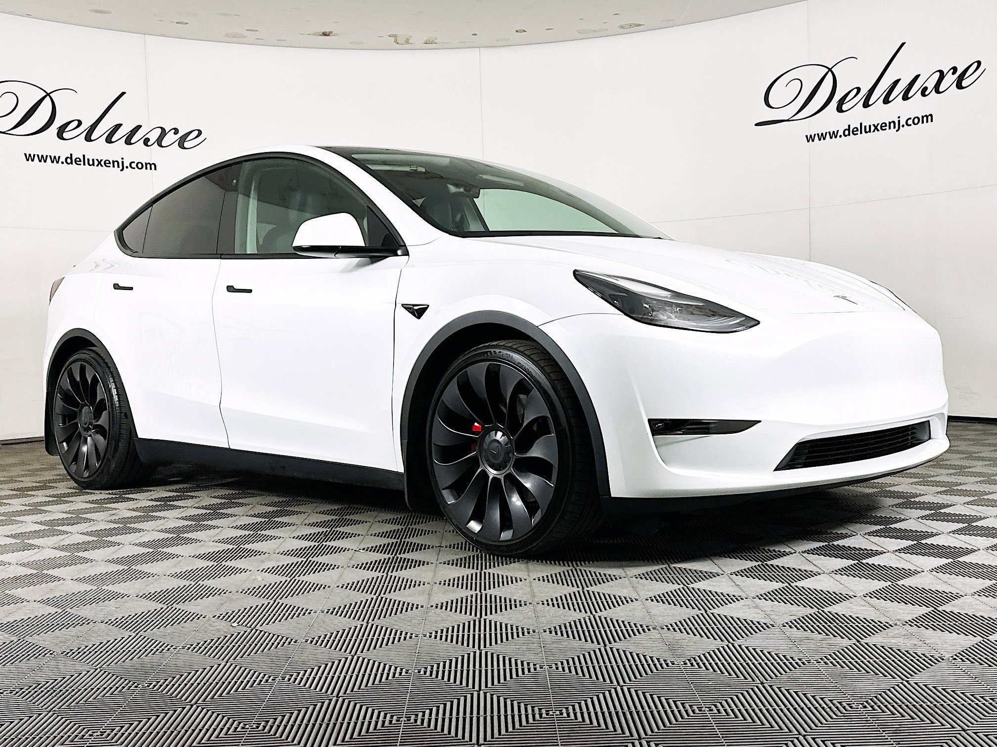 Used 2023 Tesla Model Y Performance image 1