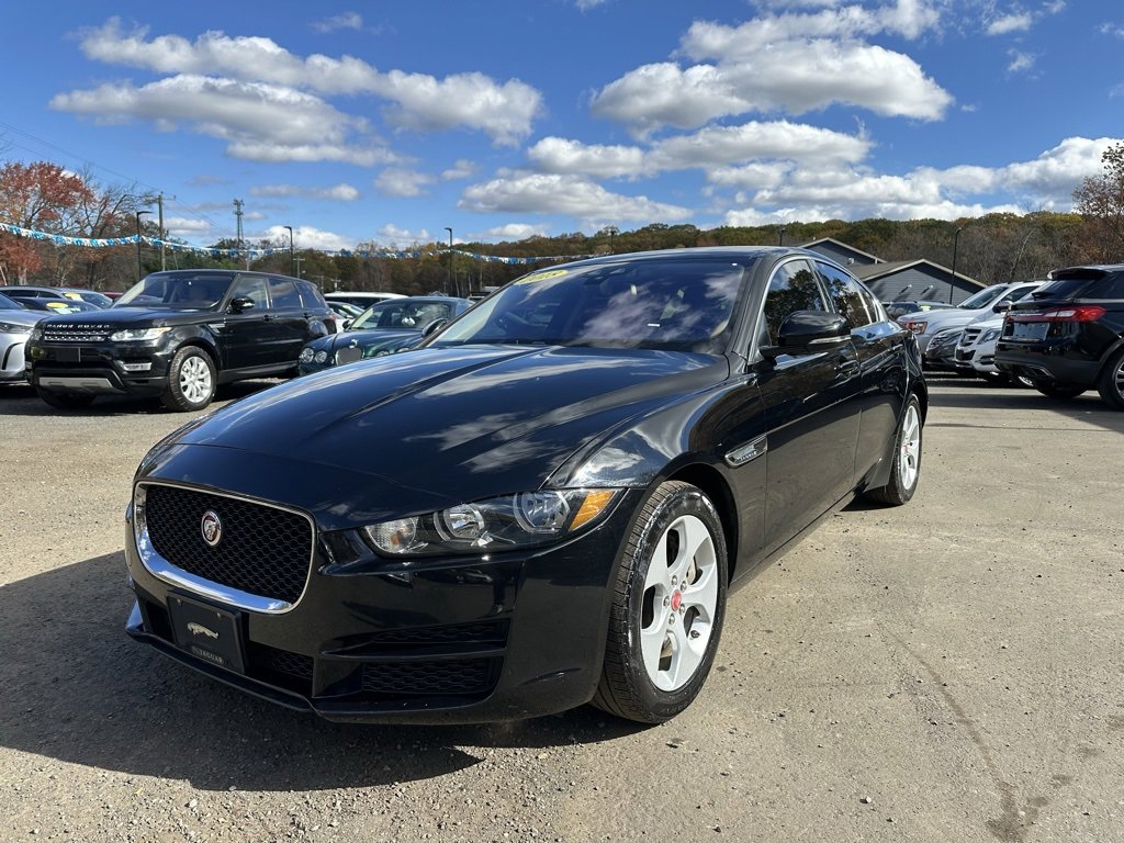 Used 2018 Jaguar XE Premium image 1