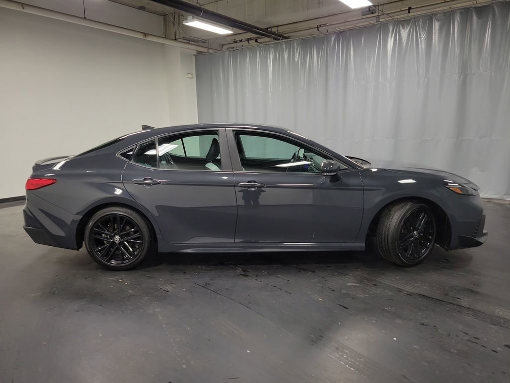 Used 2025 Toyota Camry SE image 9