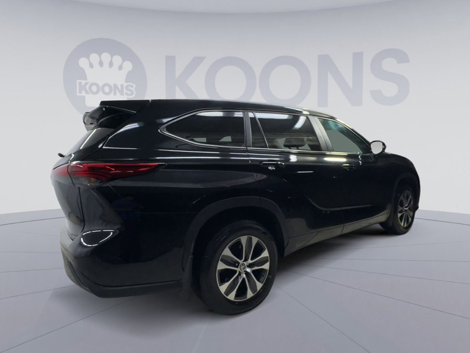 Used 2023 Toyota Highlander XLE AWD/4WD image 11