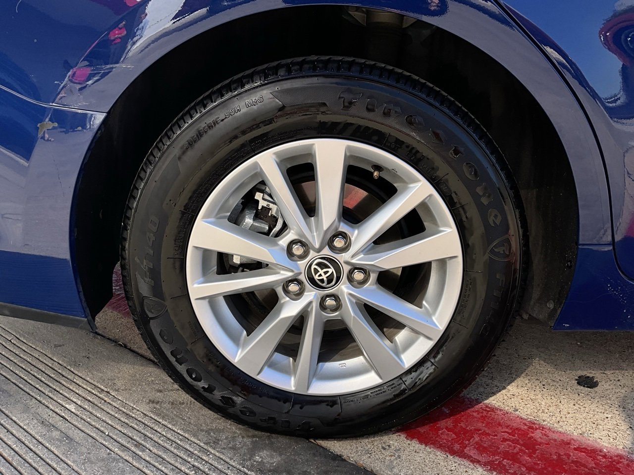 Used 2025 Toyota Camry LE image 9