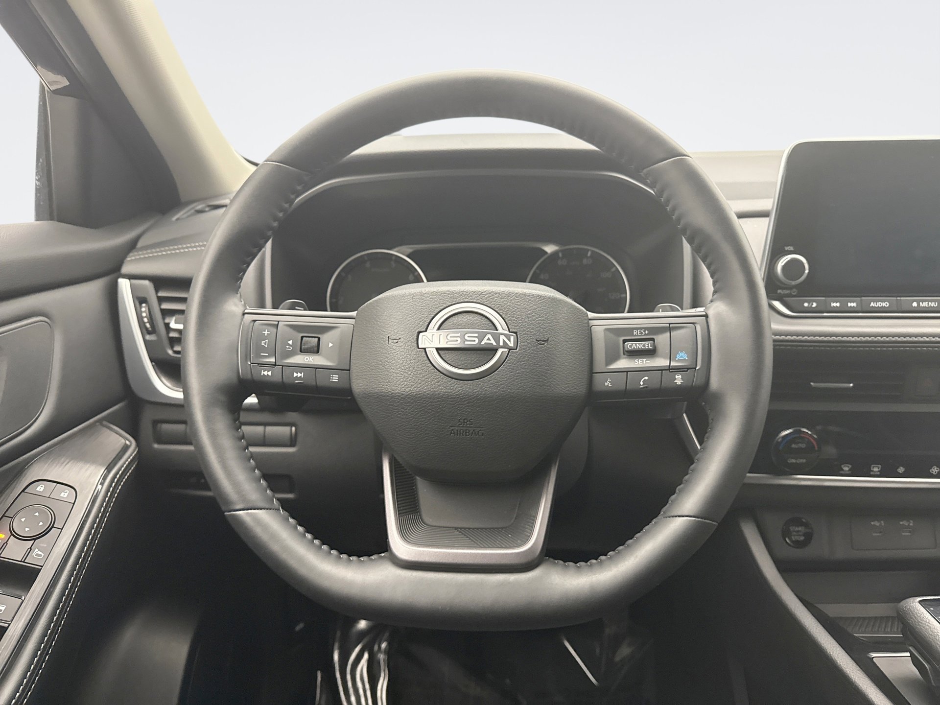 Used 2025 Nissan Rogue SV image 12