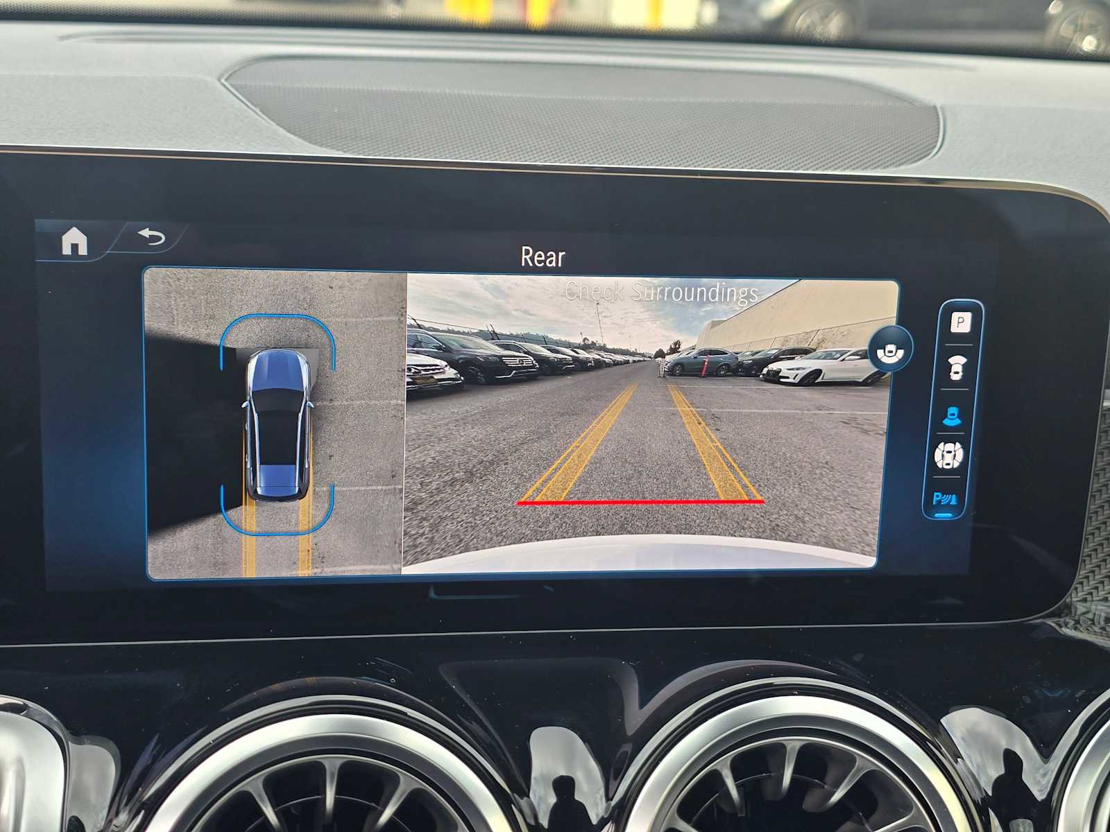 Used 2025 Mercedes-Benz GLB 35 AMG 4MATIC image 31