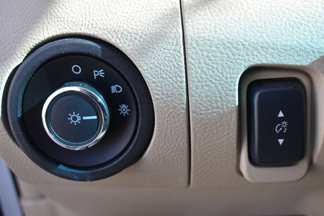 Used 2016 Ford Taurus SE FWD image 22