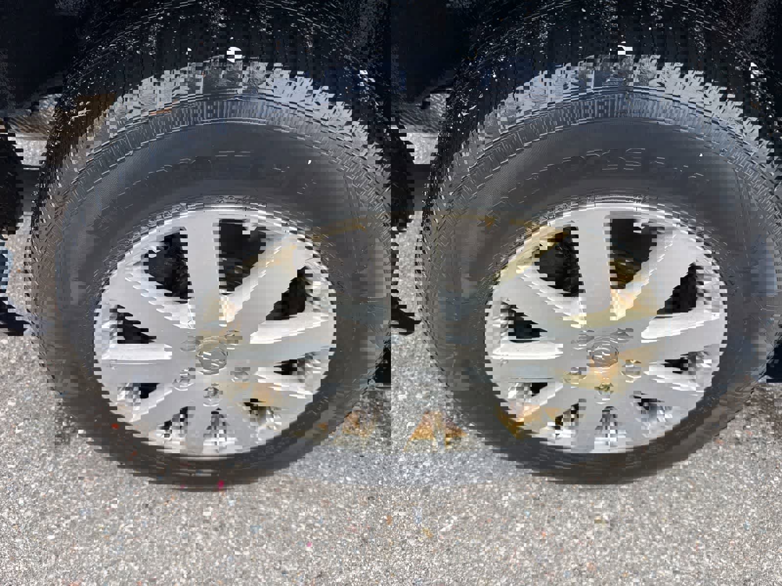 Used 2014 Chrysler Town & Country Touring FWD image 11