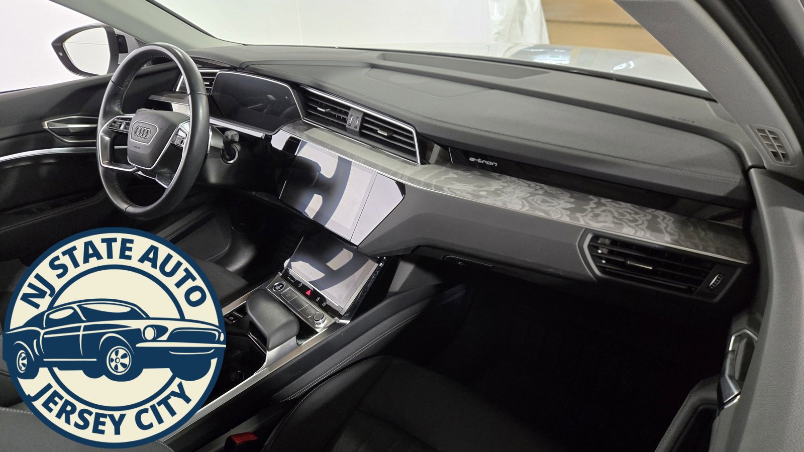 Used 2024 Audi Q8 e-tron Premium Plus image 37