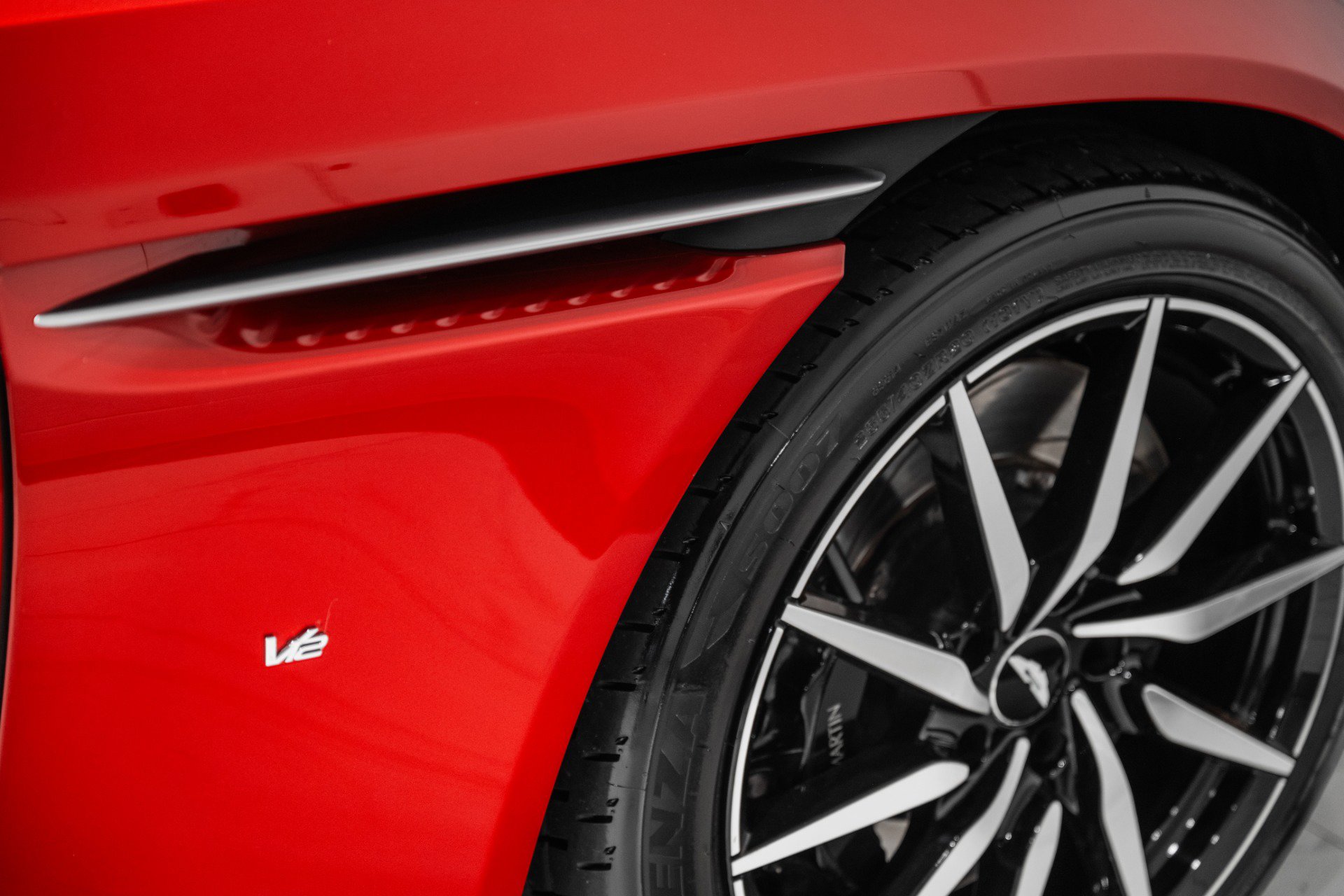 Used 2017 Aston Martin DB11 V12 image 9