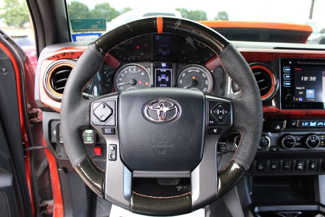 Used 2016 Toyota Tacoma TRD Off-Road w/ Premium & Technology Package AWD/4WD image 17