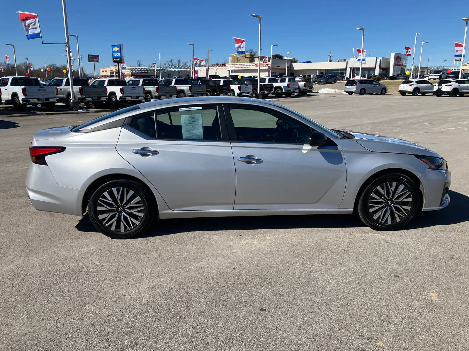 Used 2024 Nissan Altima 2.5 SV image 8