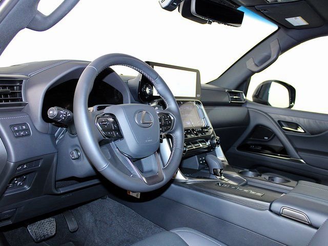 Used 2025 Lexus LX 700h Overtrail w/ Accessory Package (Z1) image 4