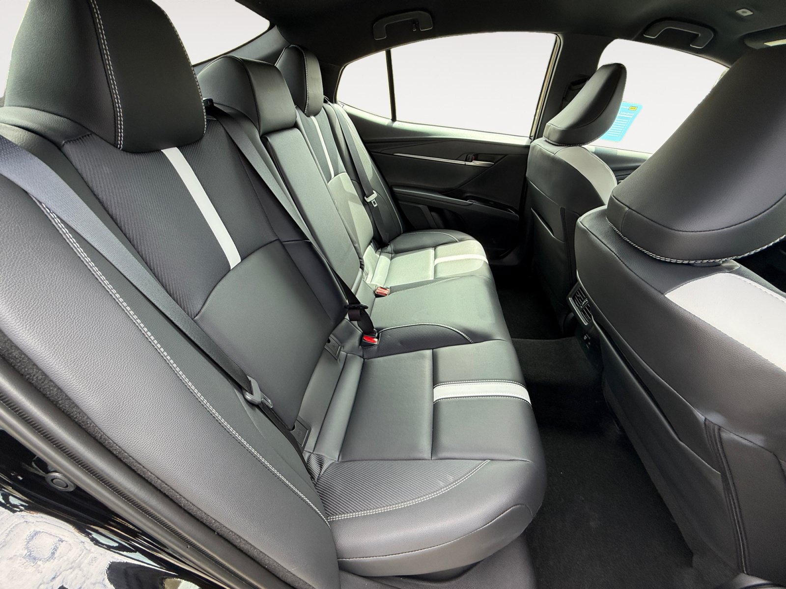 Used 2026 Toyota Camry Hybrid FWD image 18