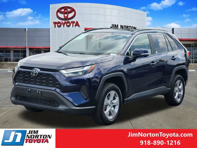 Used 2025 Toyota RAV4 XLE FWD image 3