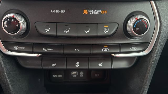 Used 2020 Hyundai Santa Fe SE image 23