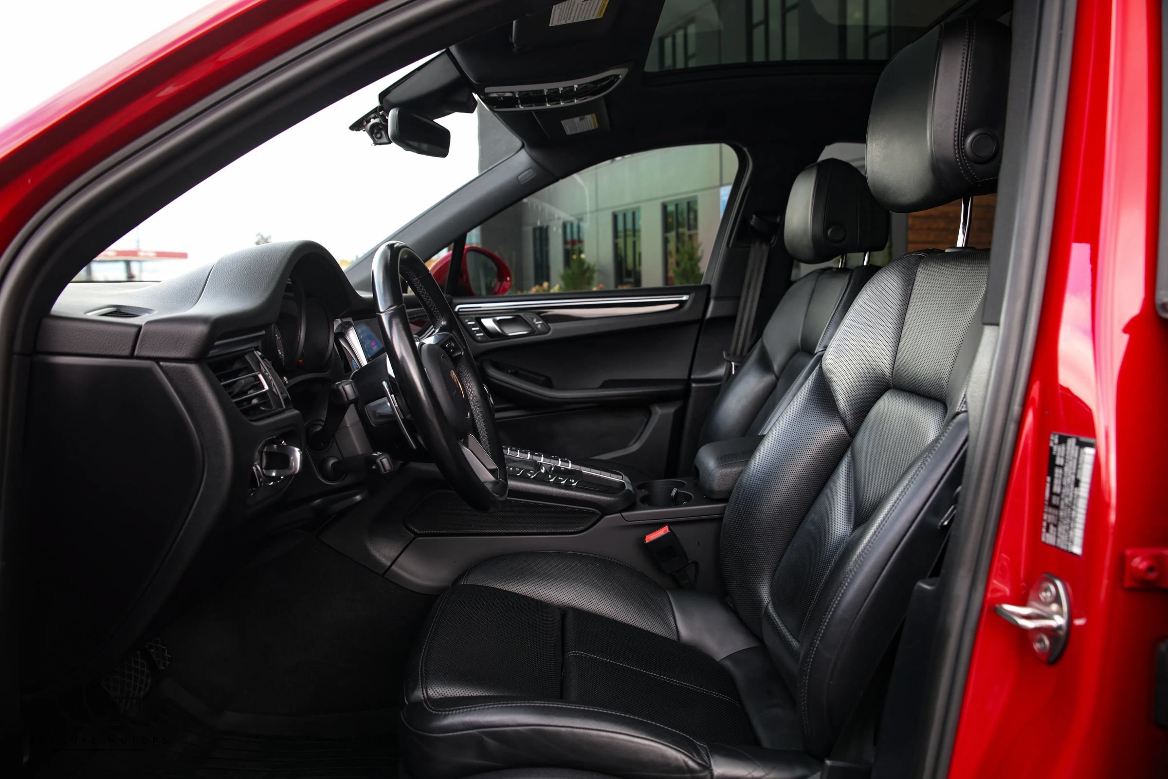 Used 2021 Porsche Macan S AWD/4WD image 21
