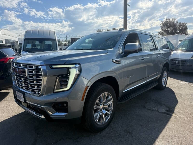 Used 2025 GMC Yukon XL Denali image 3