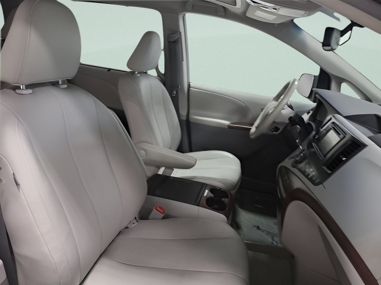 Used 2014 Toyota Sienna XLE w/ Entertainment Package FWD image 14