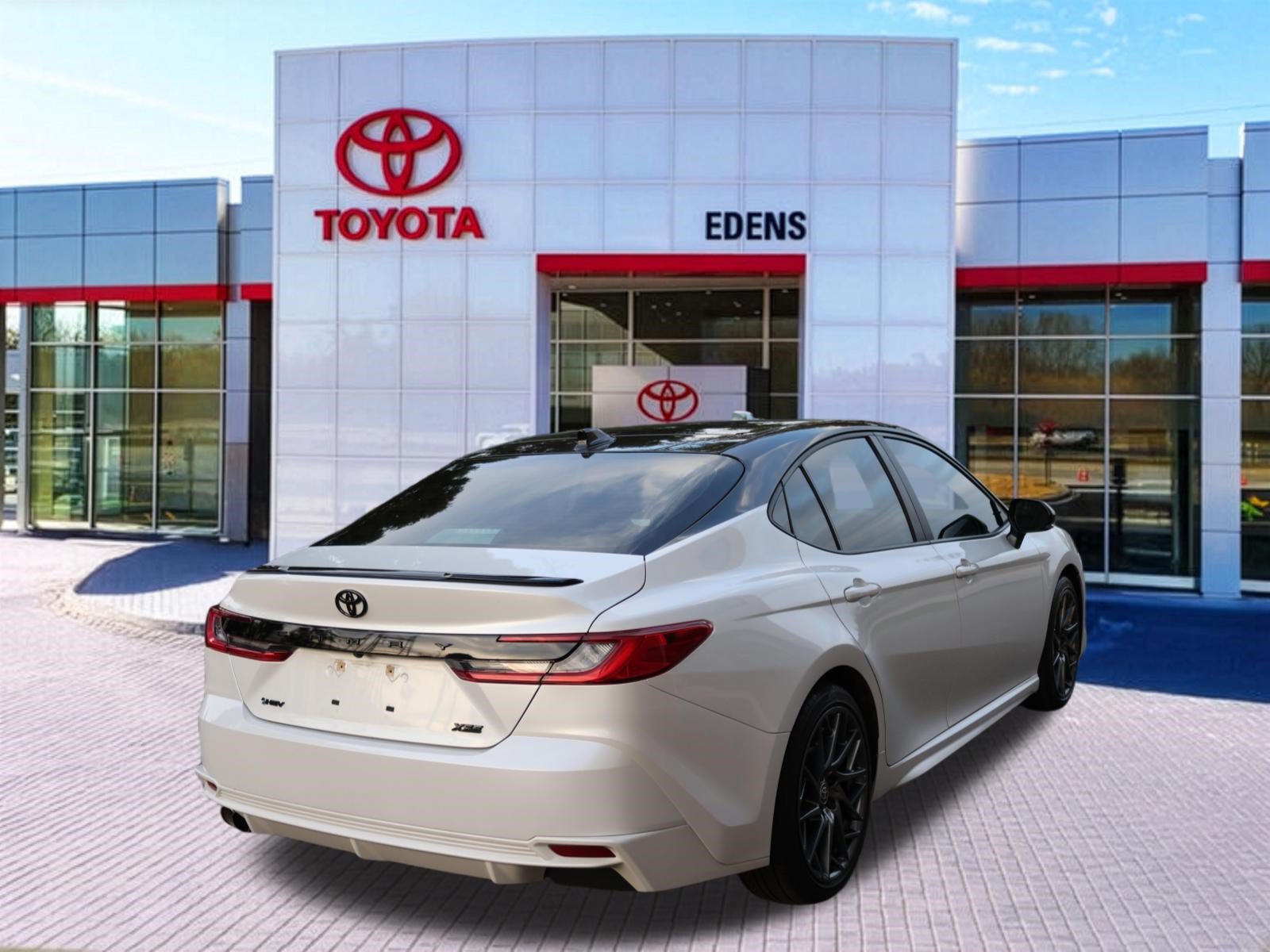 Used 2025 Toyota Camry XSE FWD image 3