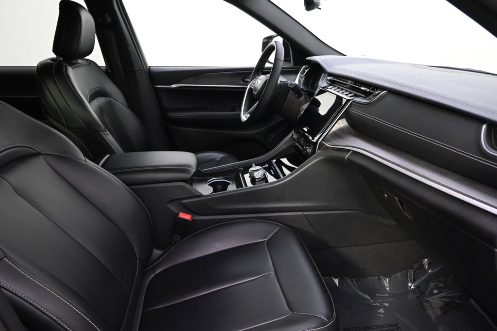 Used 2024 Jeep Grand Cherokee L Limited image 16