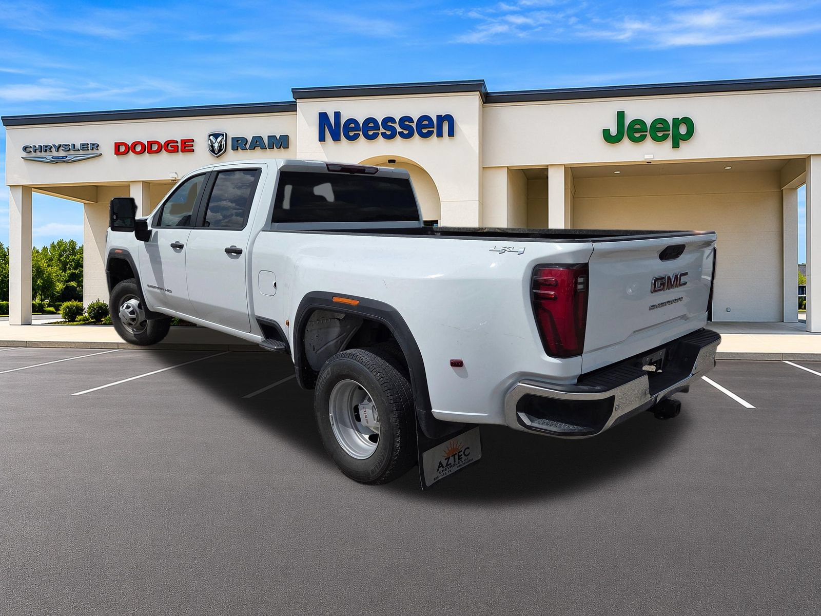 Used 2024 GMC Sierra 3500 Pro AWD/4WD image 7