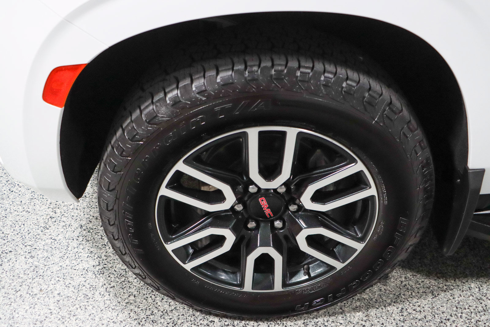 Used 2024 GMC Yukon AT4 AWD/4WD image 11