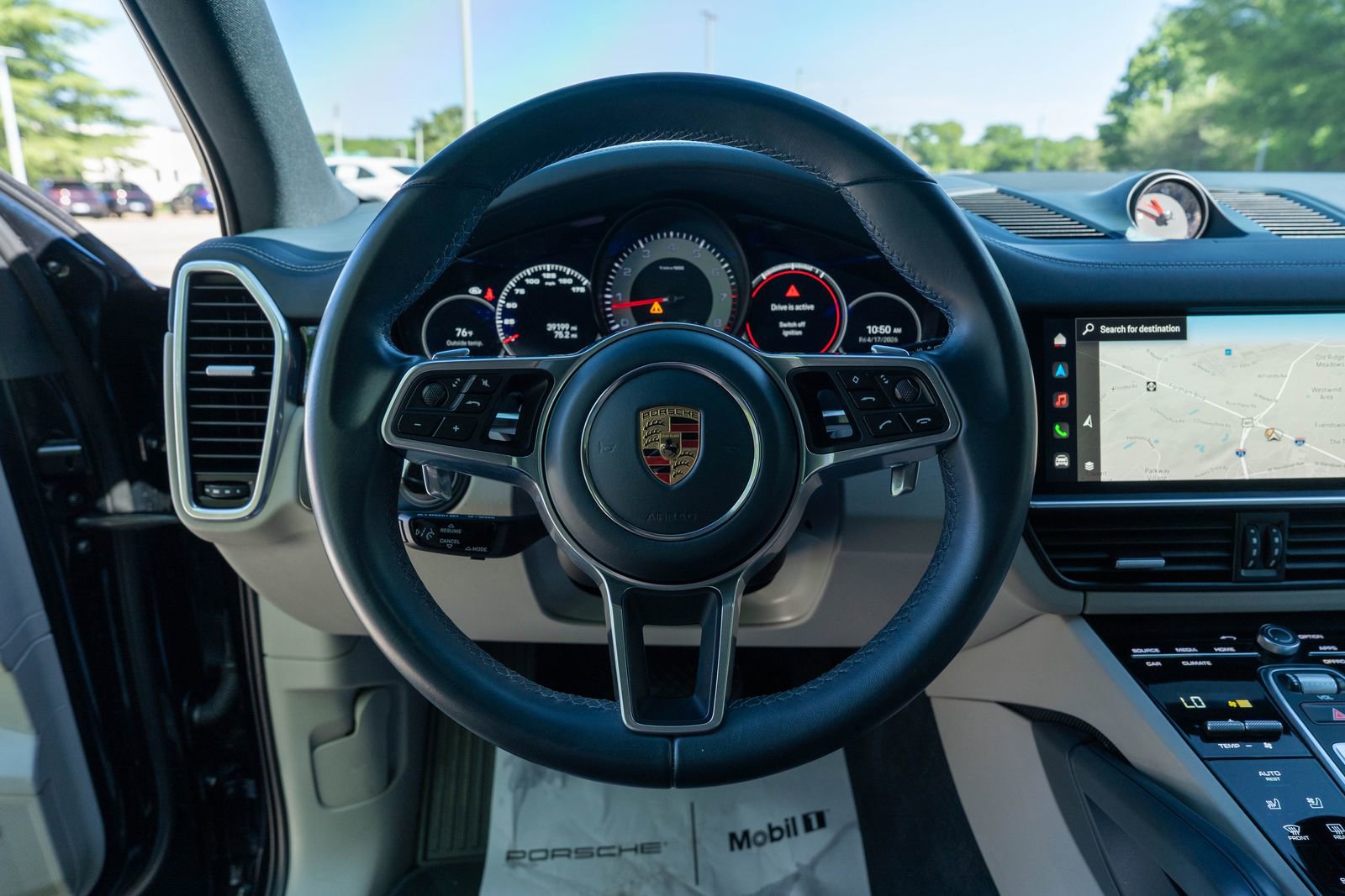 Certified 2023 Porsche Cayenne Platinum Edition image 25