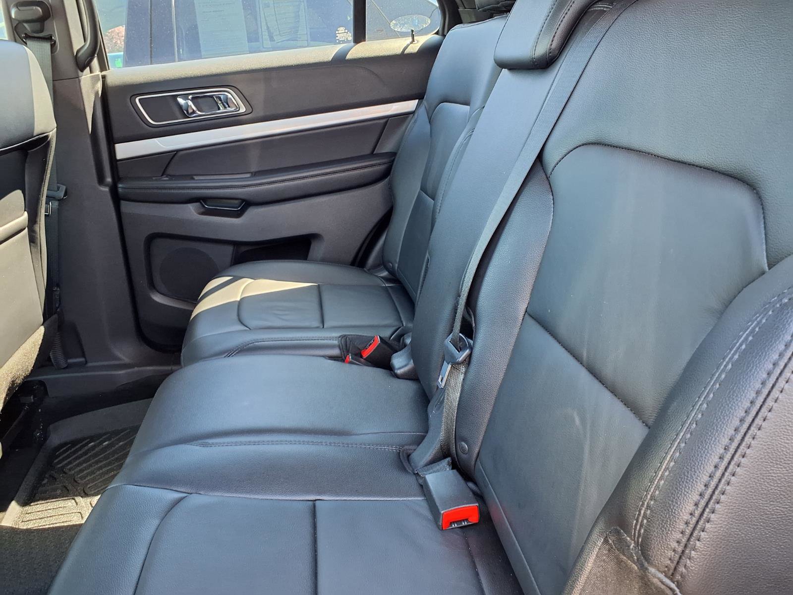 Used 2017 Ford Explorer XLT w/ Equipment Group 202A FWD image 7