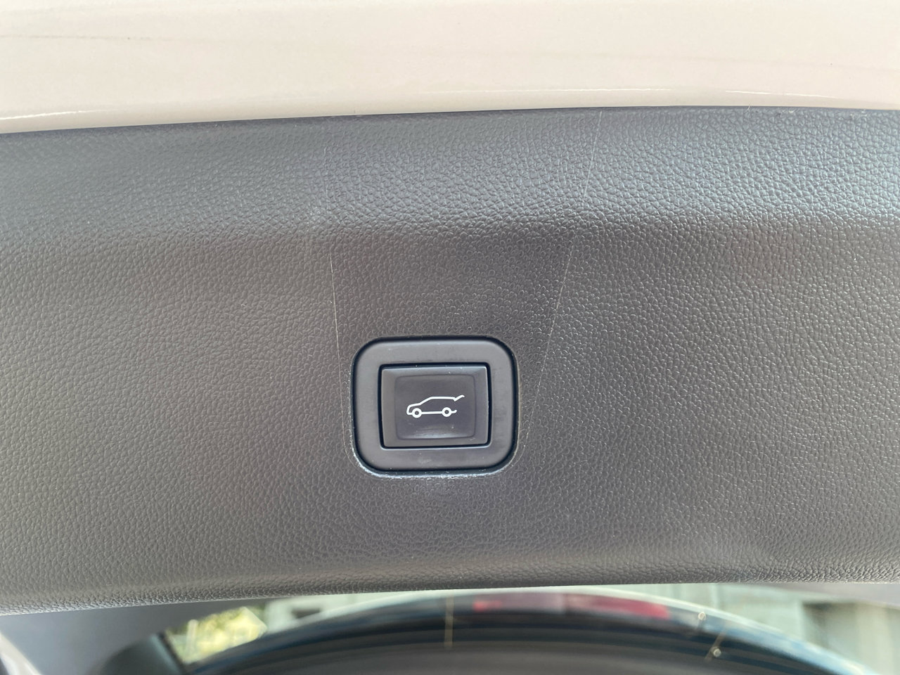 Used 2024 Buick Enclave Essence w/ Sport Touring Edition FWD image 13