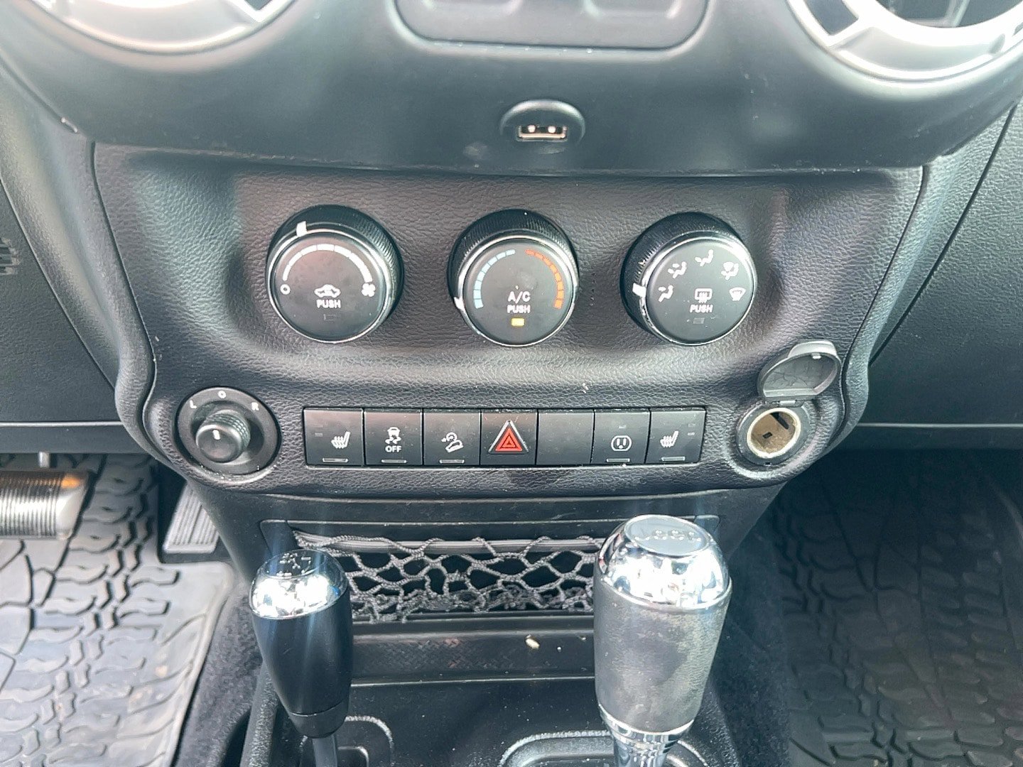 Used 2016 Jeep Wrangler Rubicon AWD/4WD image 18