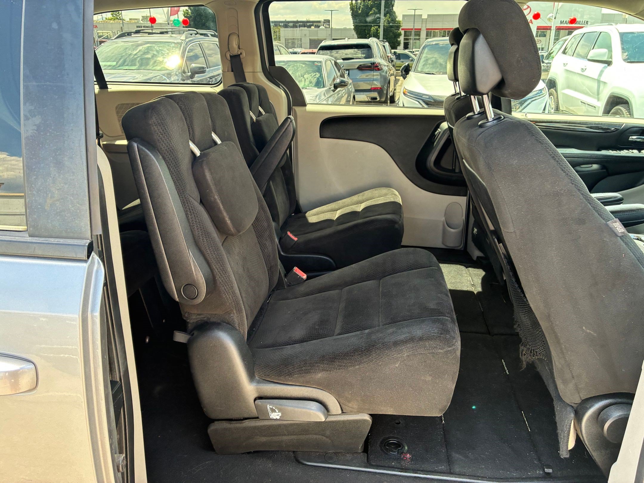 Used 2016 Dodge Grand Caravan SXT FWD image 29