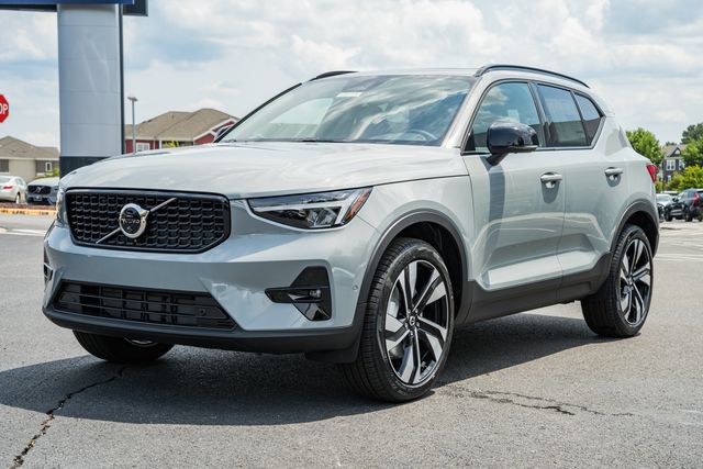 New 2026 Volvo XC40 B5 Plus w/ Climate Package AWD/4WD image 3