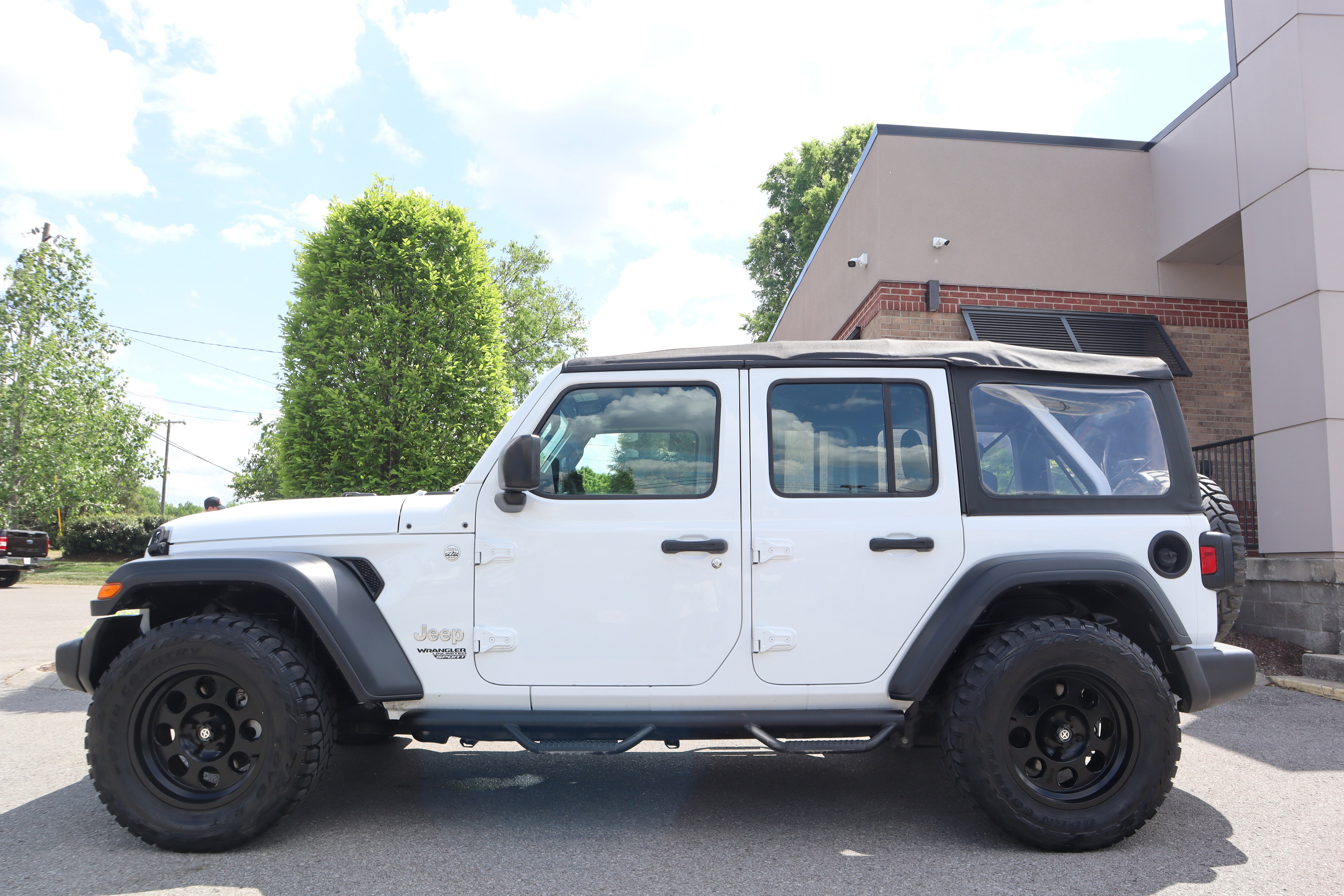 Used 2018 Jeep Wrangler Unlimited Sport AWD/4WD image 10