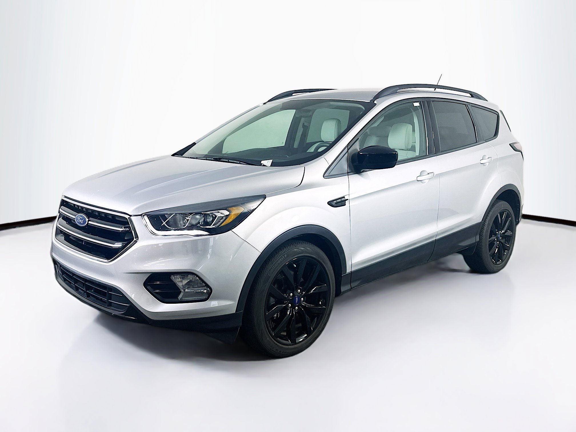 Used 2018 Ford Escape SEL w/ SEL Sport Appearance Package FWD image 3