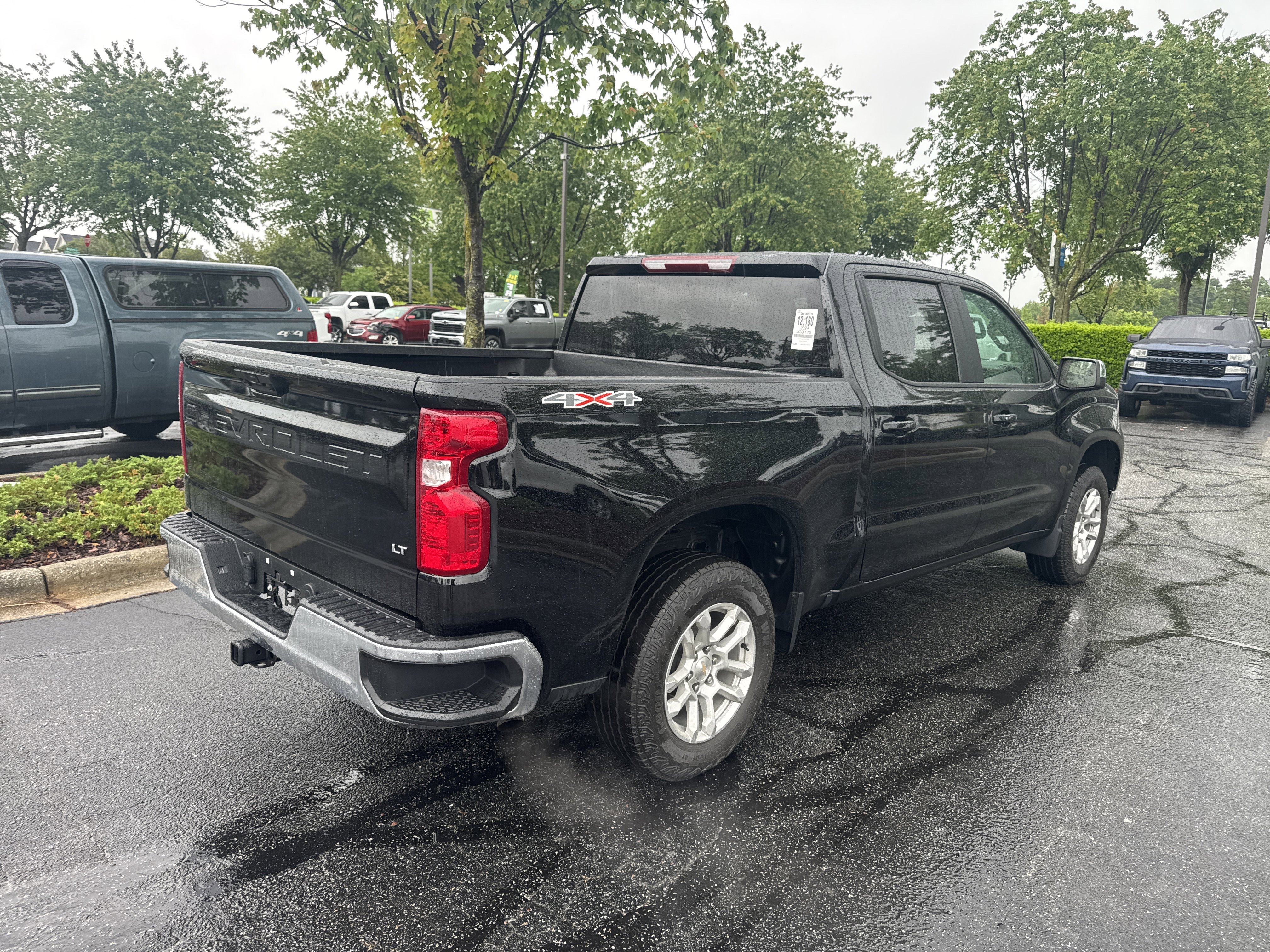Used 2024 Chevrolet Silverado 1500 LT AWD/4WD image 10