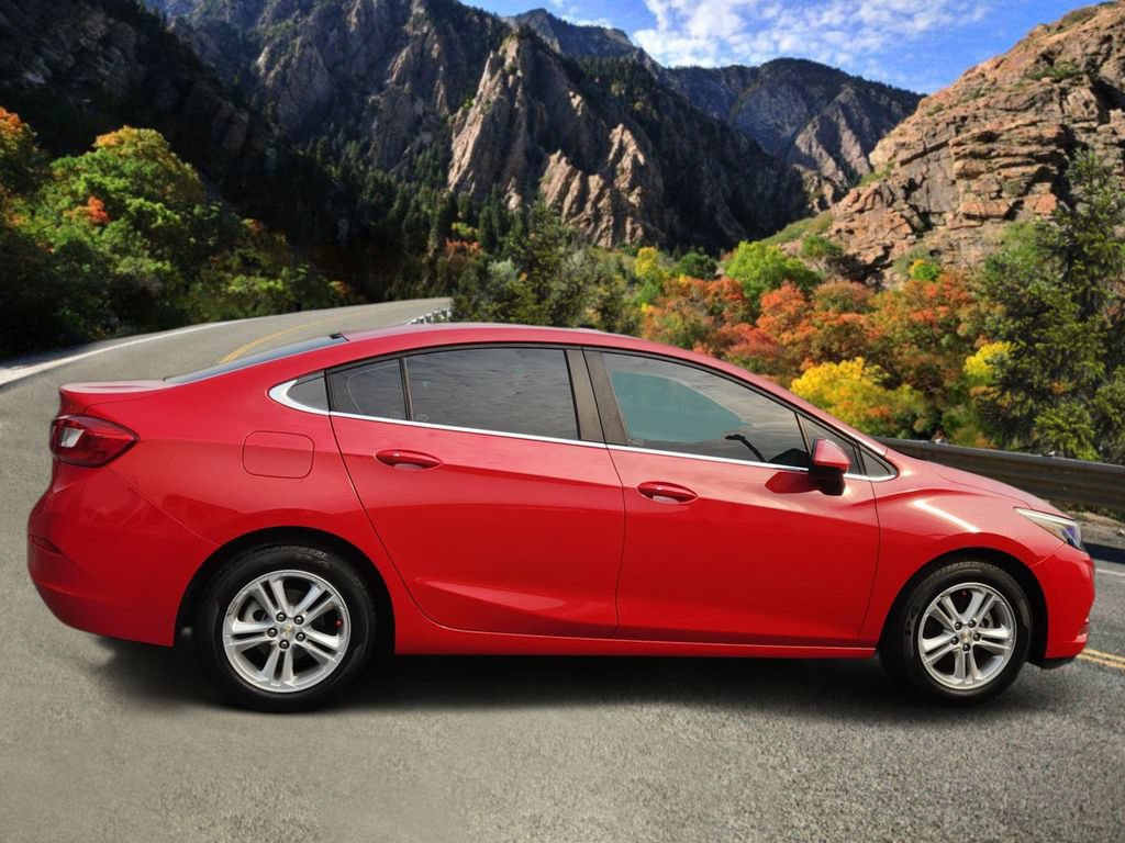 Used 2018 Chevrolet Cruze LT w/ Convenience Package FWD image 2