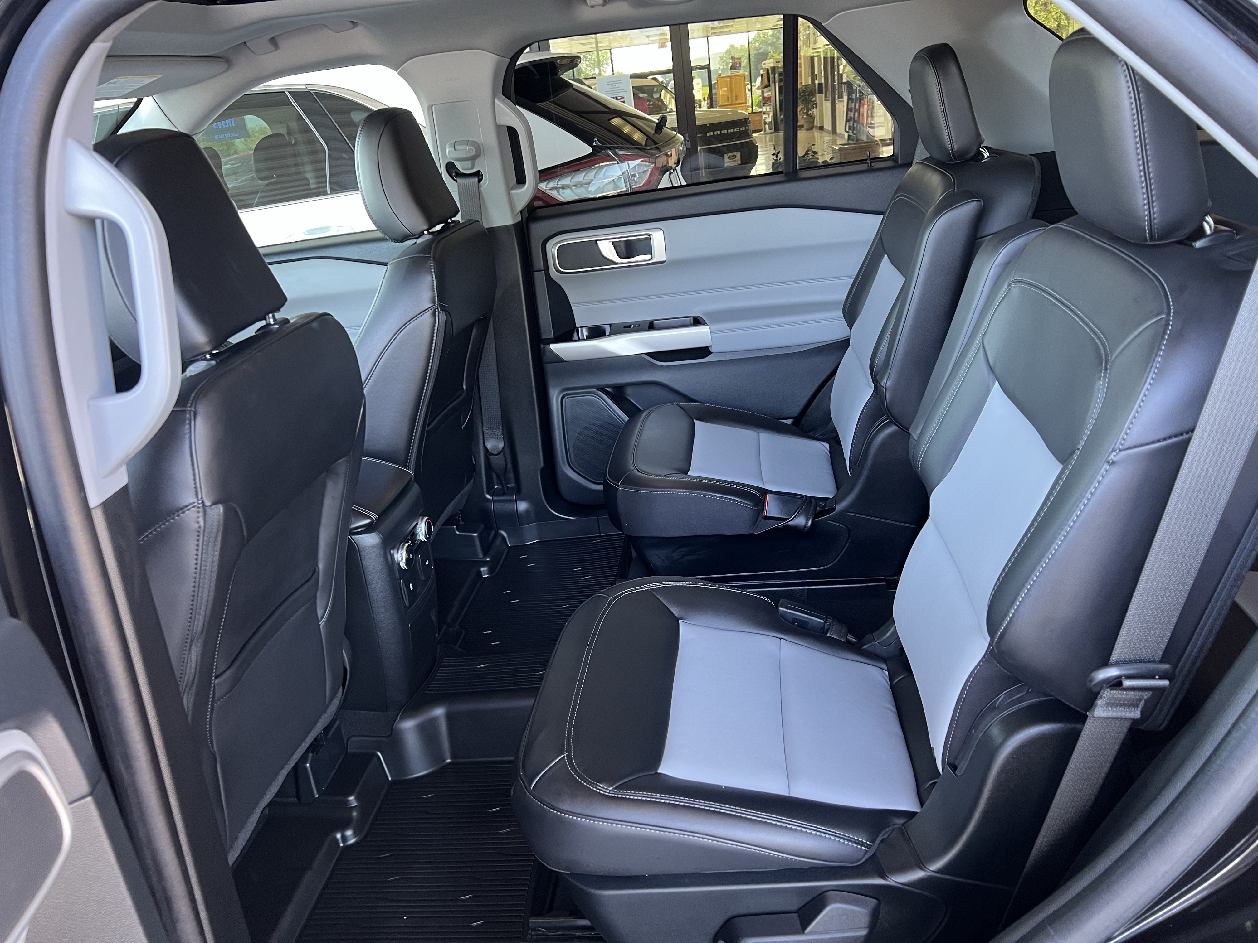 Used 2023 Ford Explorer XLT w/ Equipment Group 202A AWD/4WD image 20