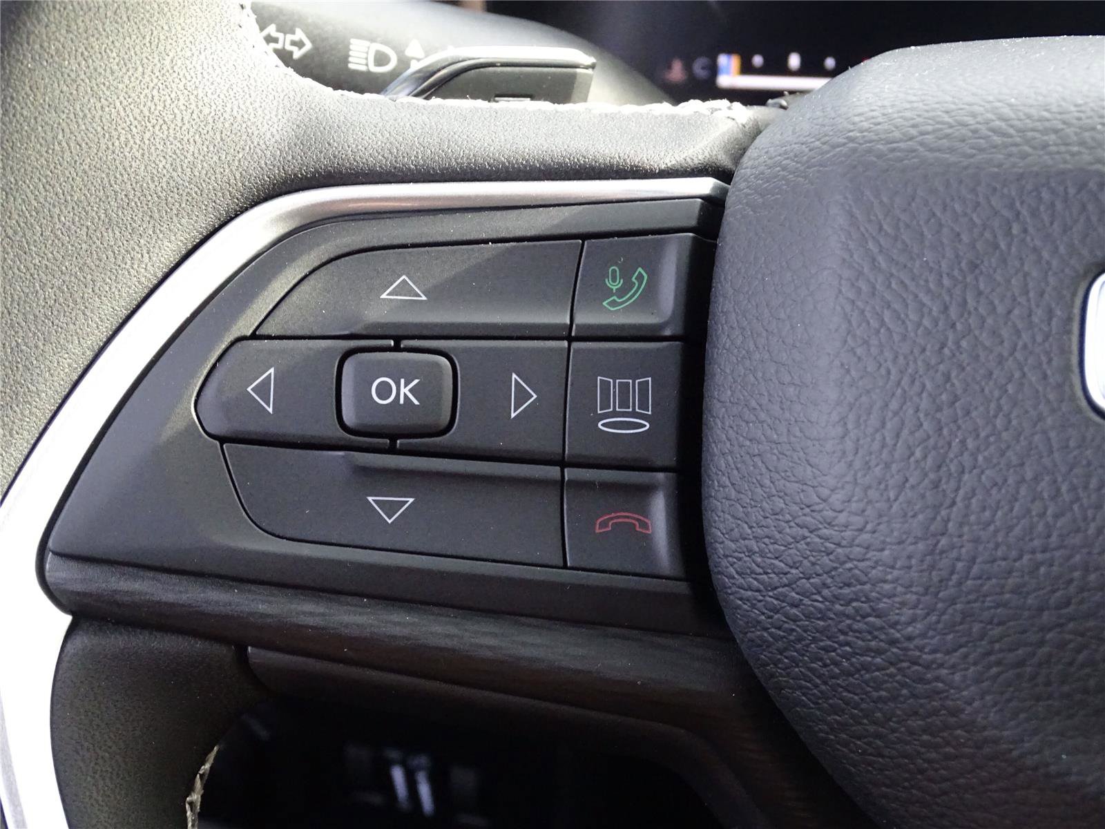 Used 2025 Jeep Grand Cherokee L Altitude image 36