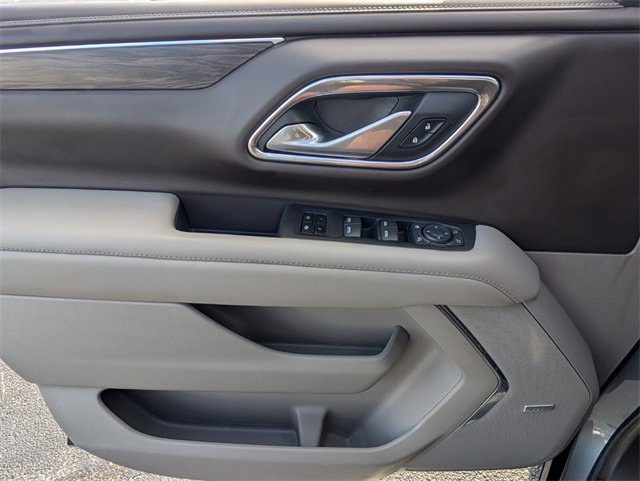 Used 2022 Chevrolet Suburban LT w/ Luxury Package image 28