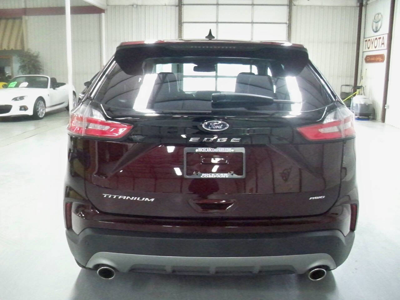 Used 2024 Ford Edge Titanium w/ Equipment Group 301A image 4