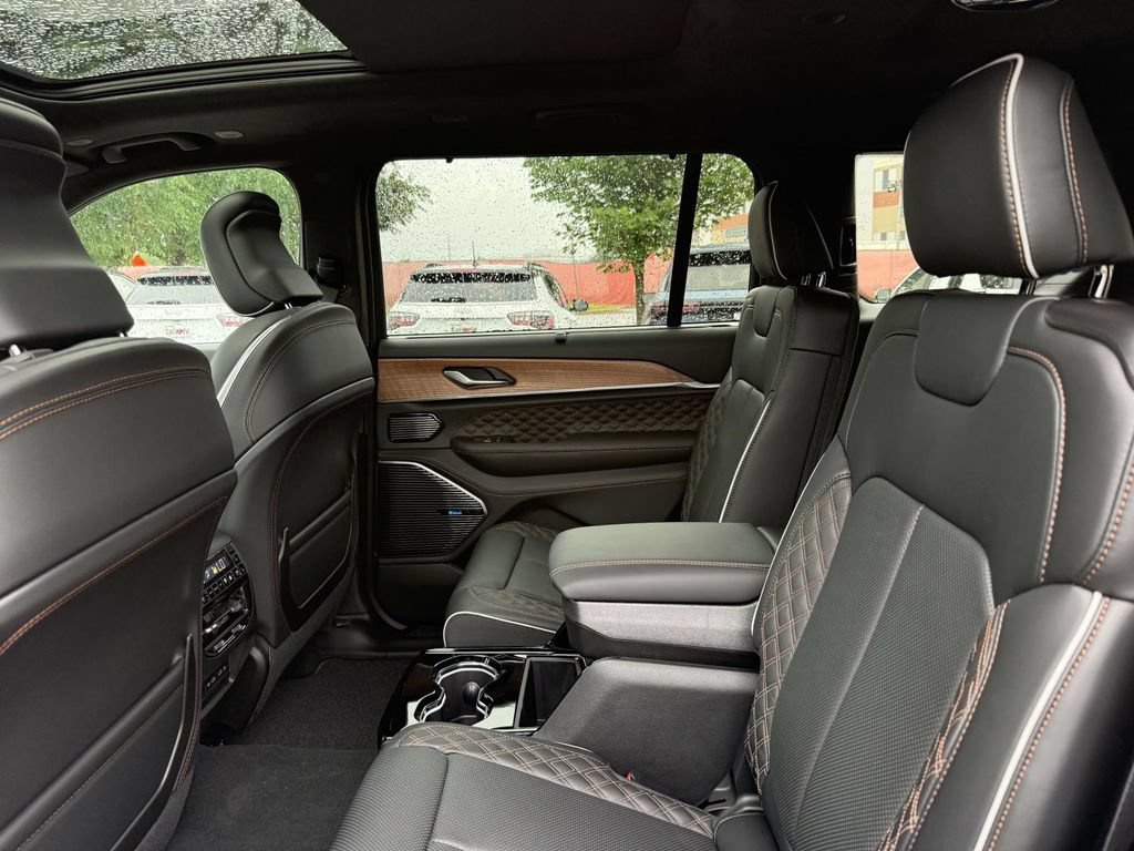 New 2026 Jeep Grand Cherokee L Summit w/ Obsidian Package AWD/4WD image 17