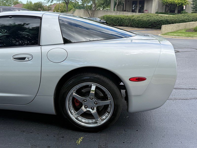 Used 2002 Chevrolet Corvette Coupe w/ Preferred Equipment Group2 RWD image 36