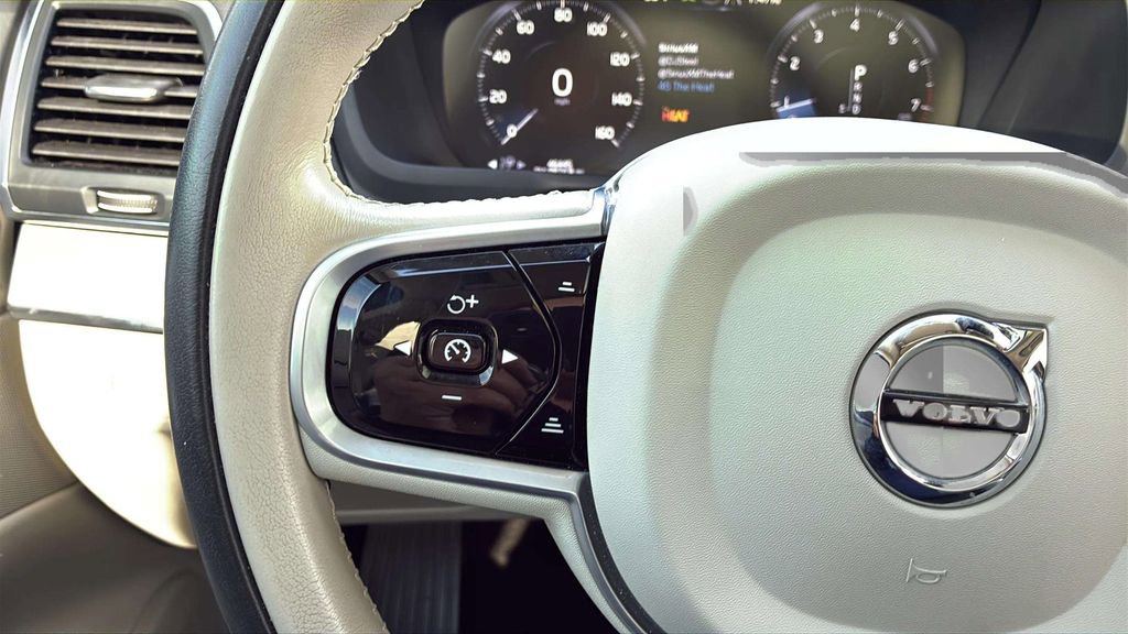 Used 2022 Volvo XC90 T5 Momentum image 16
