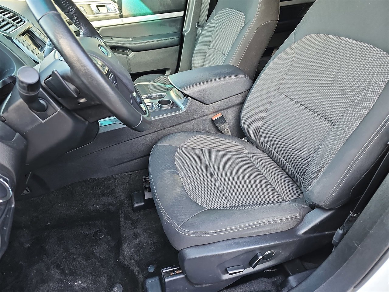 Used 2017 Ford Explorer XLT image 16