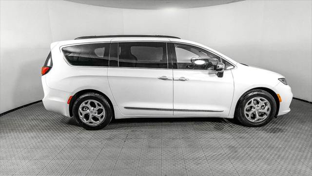 Used 2023 Chrysler Pacifica Limited FWD image 9