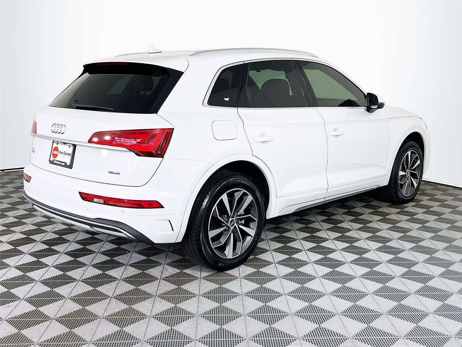 Used 2021 Audi Q5 Premium w/ Convenience Package image 9