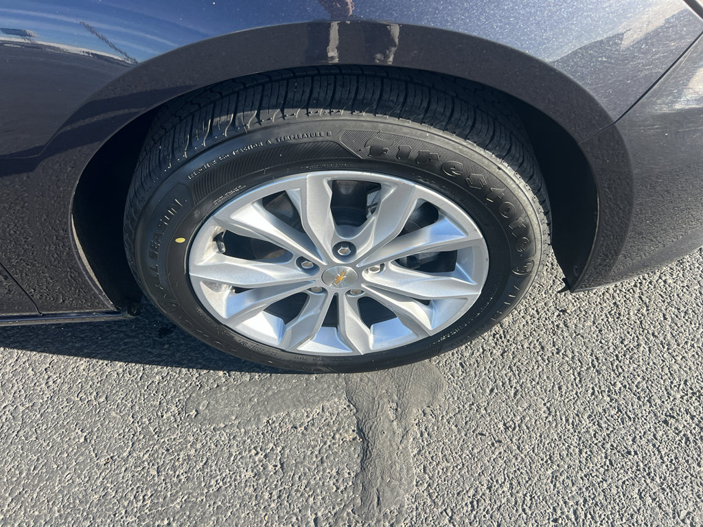 Used 2023 Chevrolet Malibu LT image 2