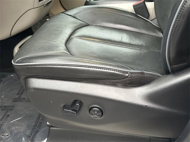 Used 2019 Chrysler Pacifica Limited image 21