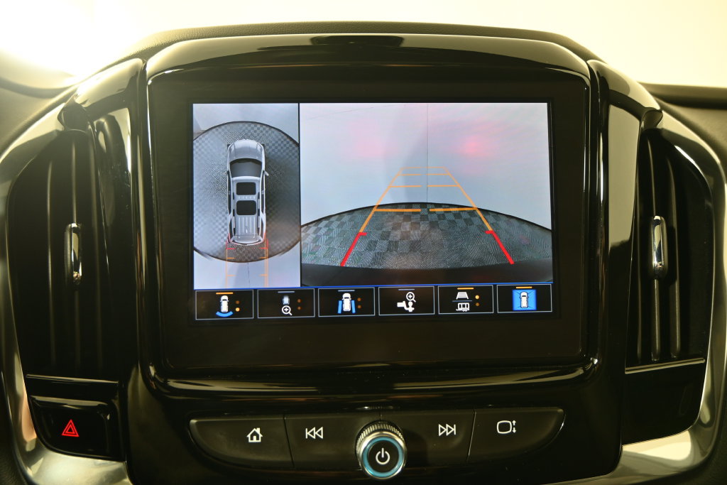 Used 2023 Chevrolet Traverse High Country w/ LPO, Floor Liner Package AWD/4WD image 30