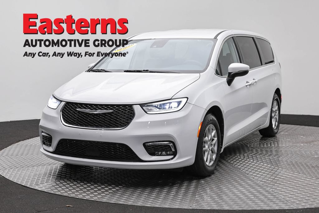 Used 2023 Chrysler Pacifica Touring-L