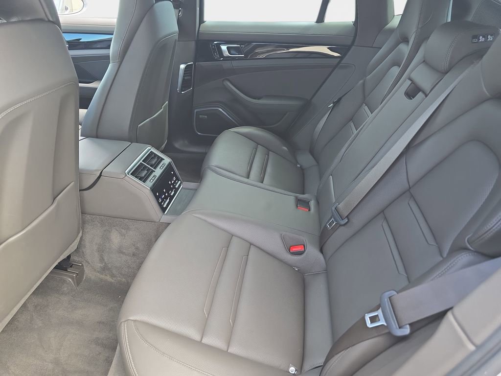 Used 2021 Porsche Panamera image 17