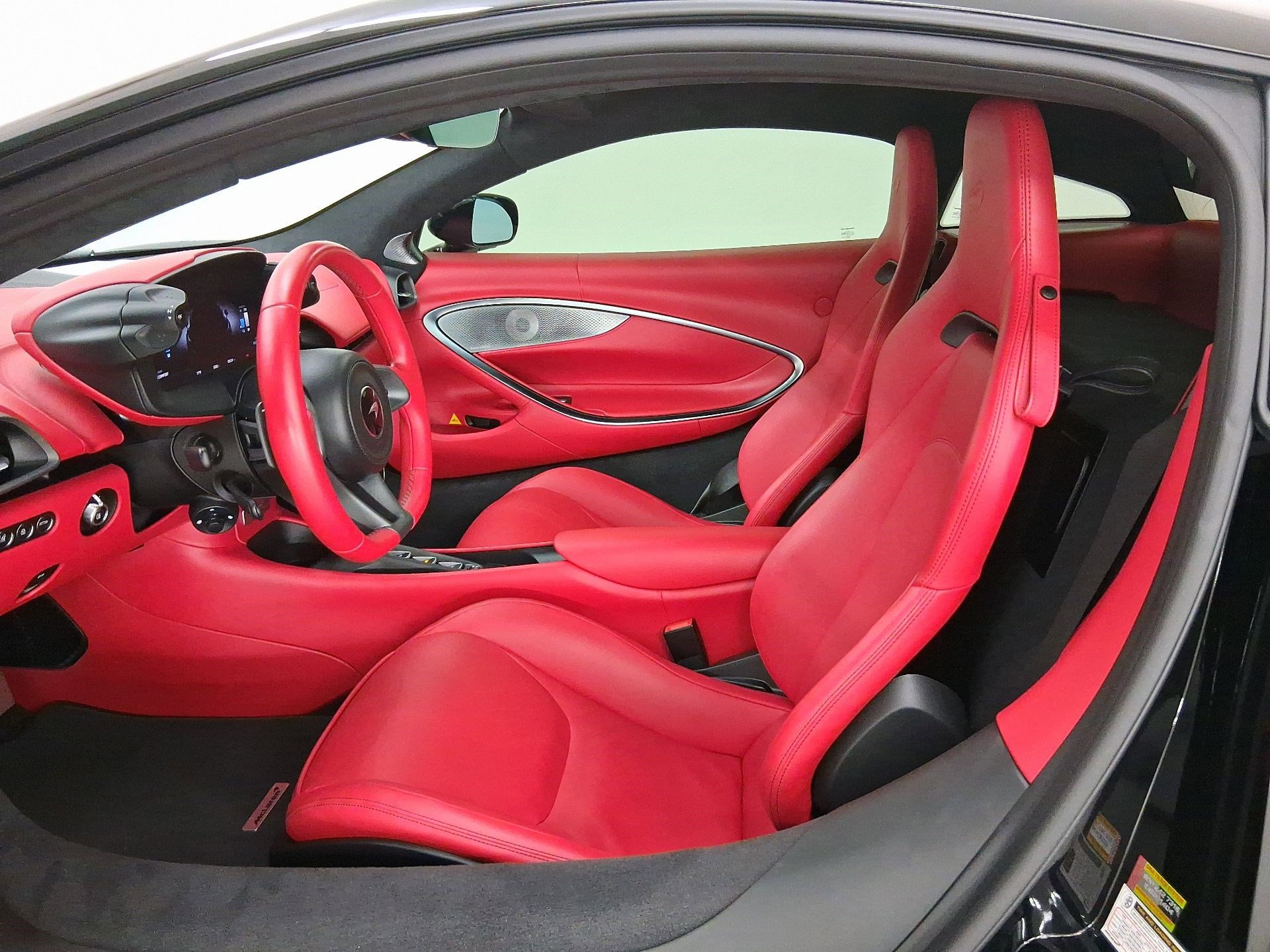 Used 2024 McLaren Artura image 20